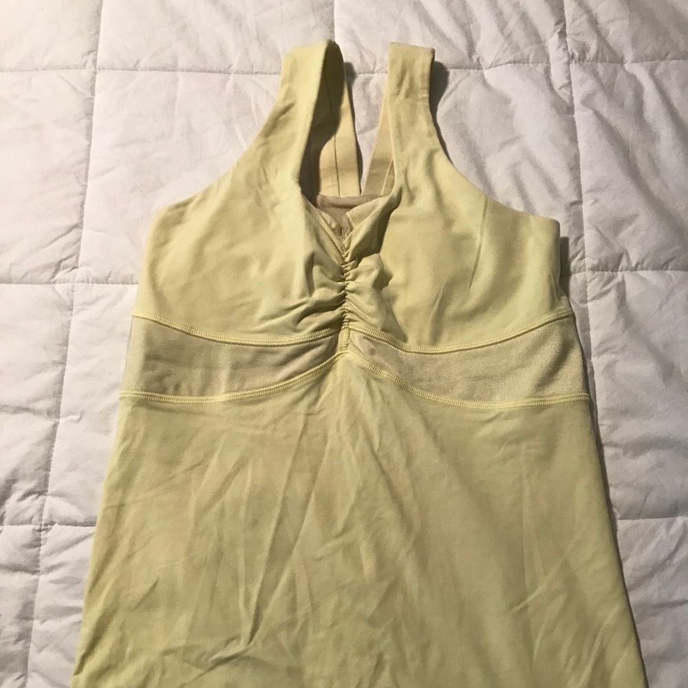 Lululemon Halter Top w pad inserts. Size 4 or 6